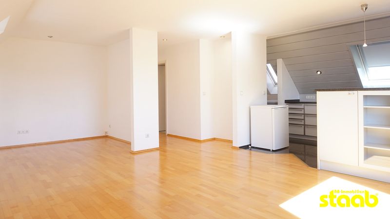 KLIMATISIERTE 3-ZIMMER-DACHGESCHOSSWOHNUNG MIT EINBAUKÜCHE *** MAINASCHAFF!